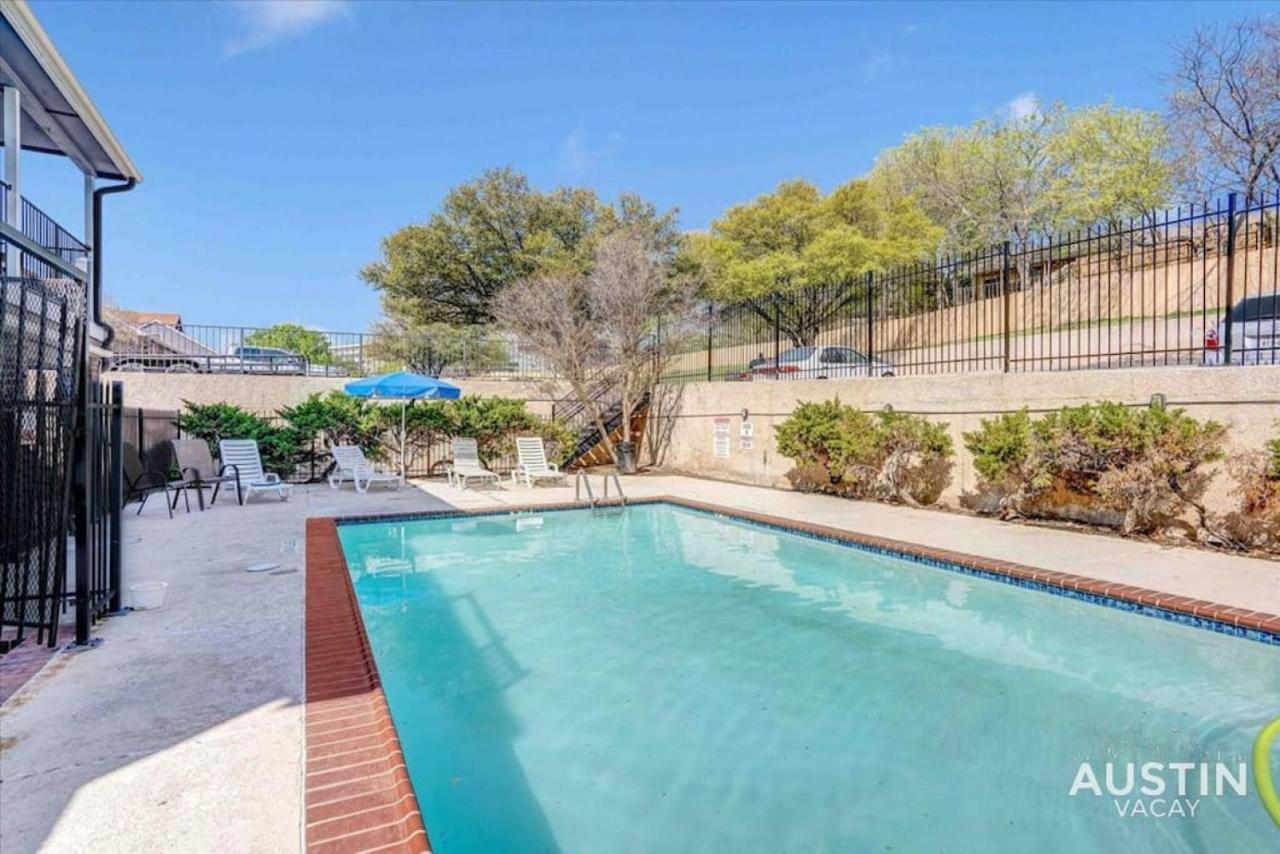 Cool Down On Riverside Free Parking And Shared Pool Austin Exterior photo